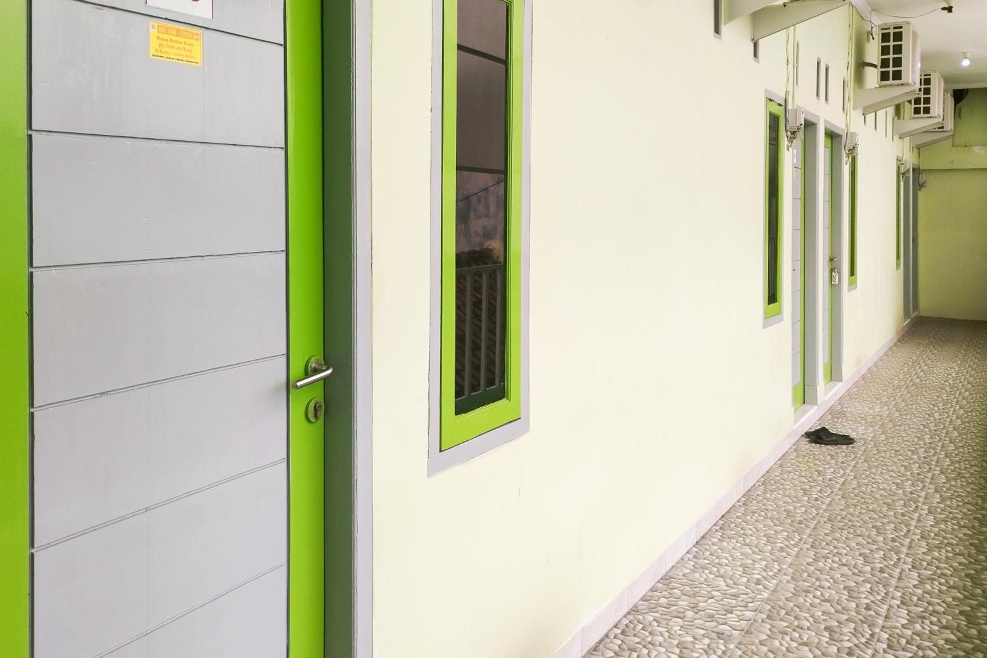 Reddoorz Syariah At Shakira Alesha Enggal Bandar Lampung Exterior foto