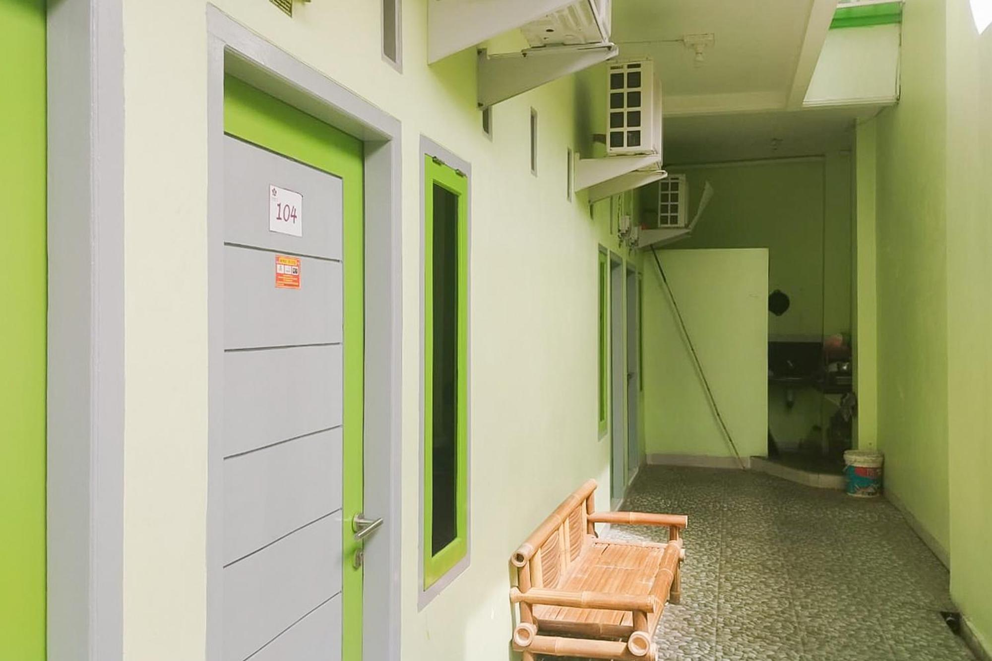 Reddoorz Syariah At Shakira Alesha Enggal Bandar Lampung Exterior foto